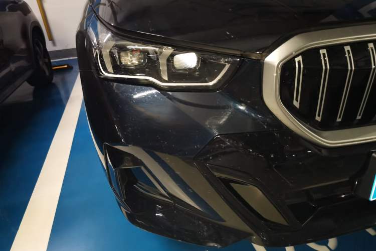 Used BMW 5 Series 2025 525Li M Sport Package Right Front Headlight