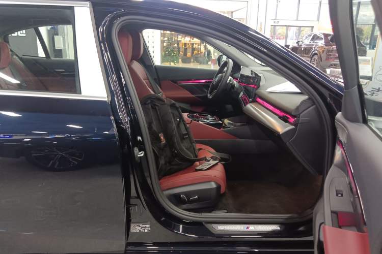 Used BMW 5 Series 2025 530Li Leading Model M Sport Package Right Front Seat