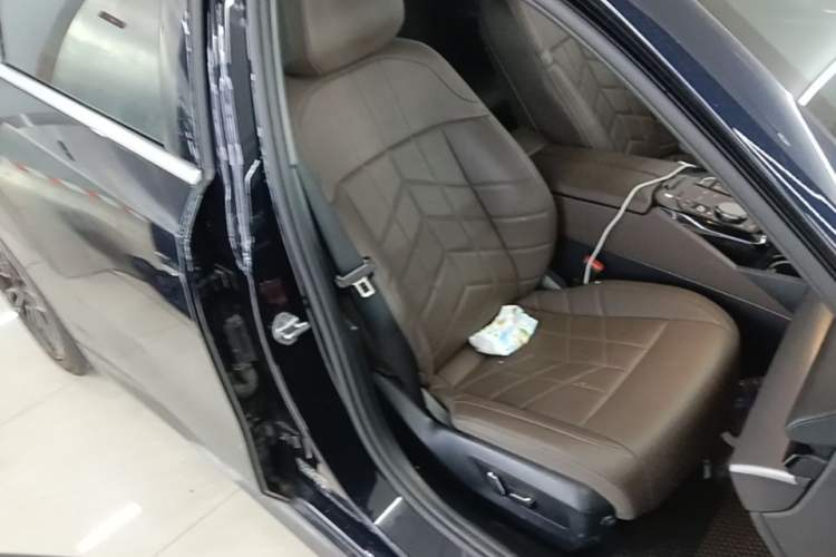 Used BMW 5 Series 2025 525Li M Sport Package Right Front Seat