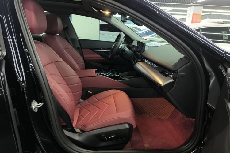 Used BMW 5 Series 2025 530Li Leading Model M Sport Package Right Front Seat