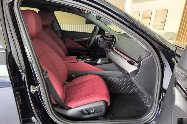 Used BMW 5 Series 2025 530Li Leading Model M Sport Package Right Front Seat