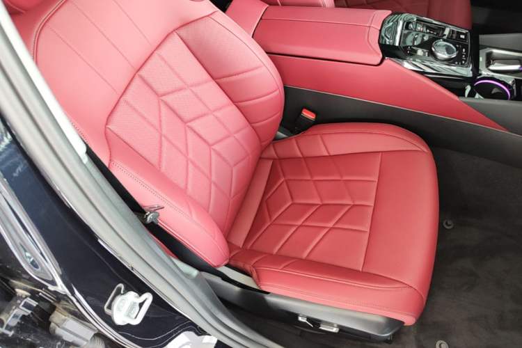 Used BMW 5 Series 2025 525Li M Sport Package Right Front Seat