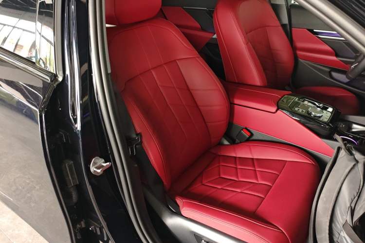Used BMW 5 Series 2025 530Li Leading Model M Sport Package Right Front Seat