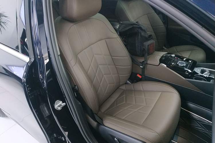Used BMW 5 Series 2025 530Li Leading Model M Sport Package Right Front Seat
