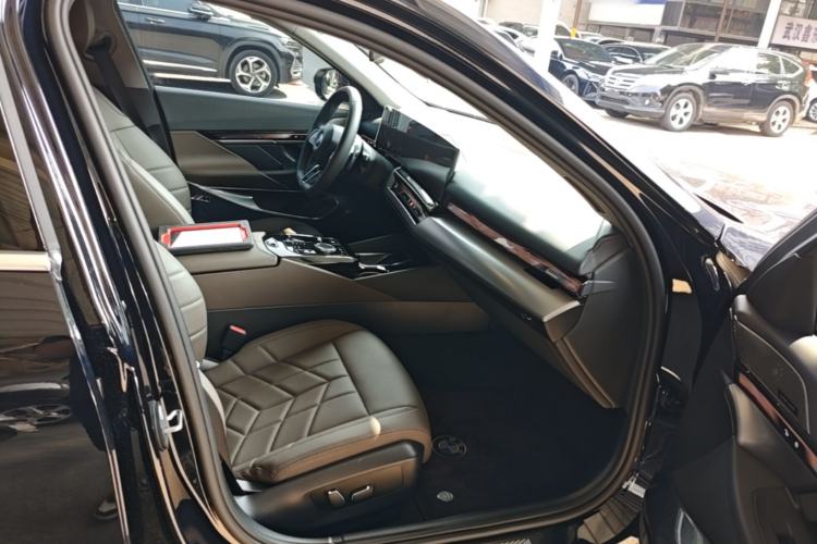 Used BMW 5 Series 2025 530Li Leading Model M Sport Package Right Front Seat