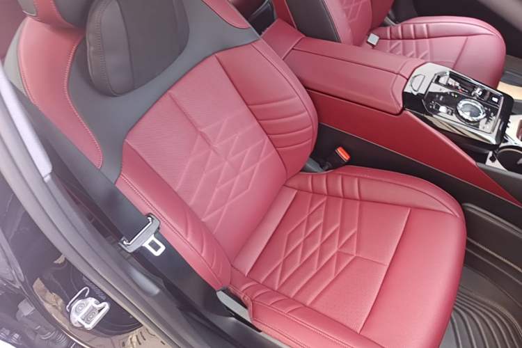 Used BMW 5 Series 2025 530Li Luxury Edition M Sport Package Right Front Seat