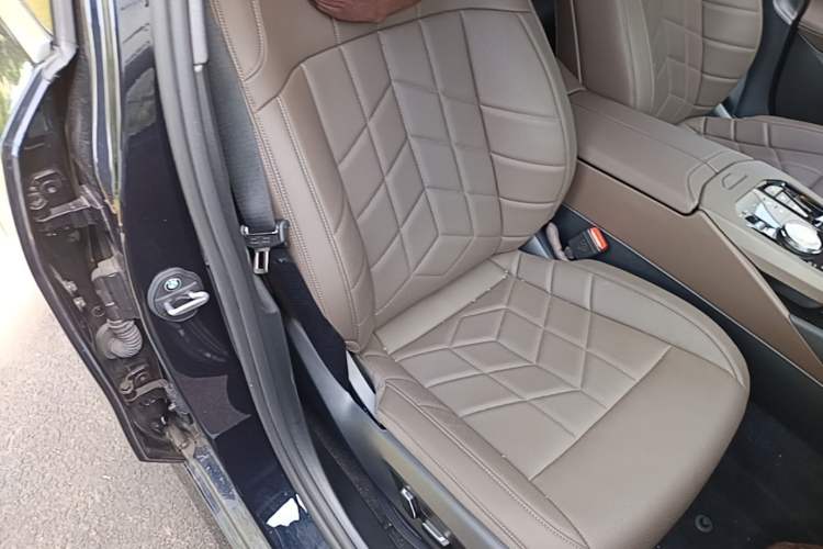 Used BMW 5 Series 2025 525Li M Sport Package Right Front Seat