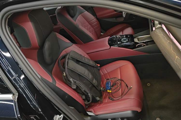 Used BMW 5 Series 2025 530Li Luxury Edition M Sport Package Right Front Seat