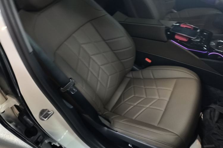 Used BMW 5 Series 2025 530Li Leading Model M Sport Package Right Front Seat