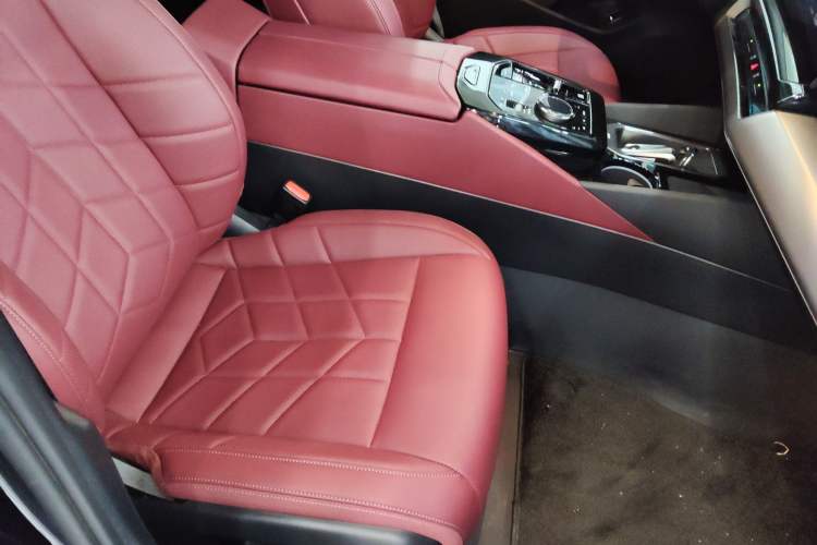Used BMW 5 Series 2025 530Li Leading Model M Sport Package Right Front Seat