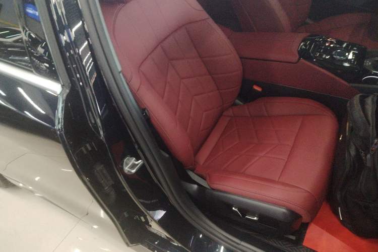 Used BMW 5 Series 2025 530Li Leading Model M Sport Package Right Front Seat