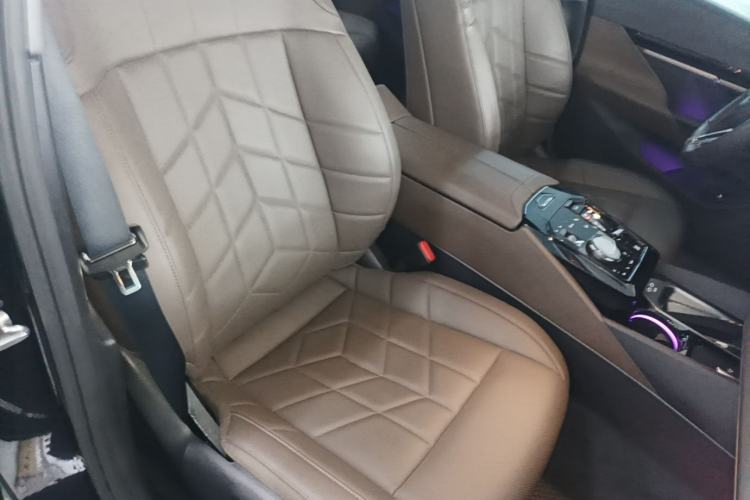 Used BMW 5 Series 2025 525Li M Sport Package Right Front Seat