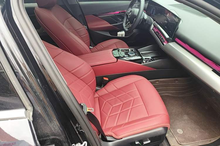 Used BMW 5 Series 2025 530Li Leading Model M Sport Package Right Front Seat