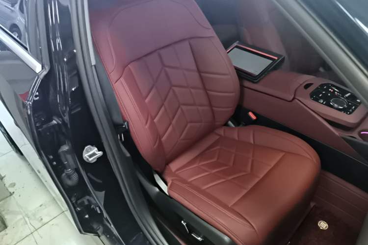 Used BMW 5 Series 2025 530Li Leading Model M Sport Package Right Front Seat