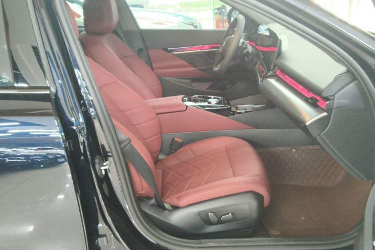 Used BMW 5 Series 2025 530Li Leading Model M Sport Package Right Front Seat