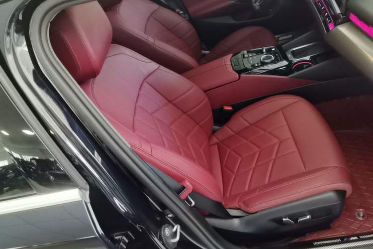 Used BMW 5 Series 2025 530Li Leading Model M Sport Package Right Front Seat