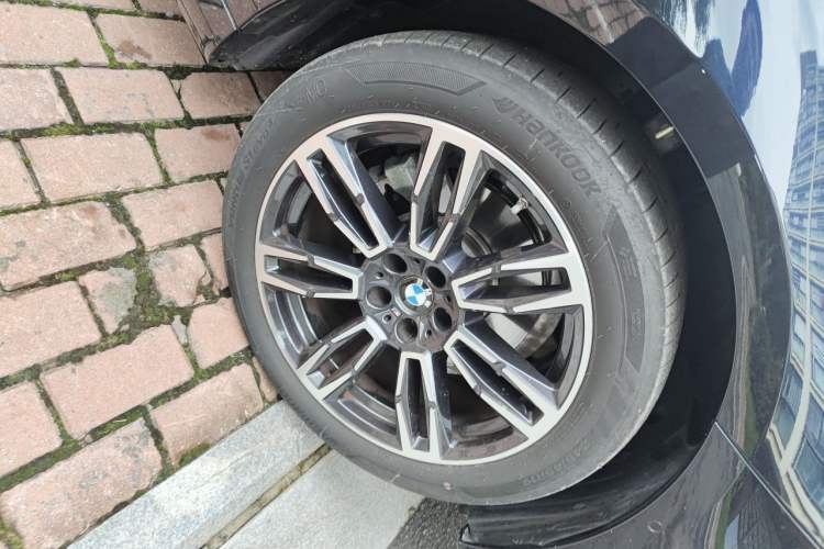 Used BMW 5 Series 2025 525Li M Sport Package Right Front Wheel Hub