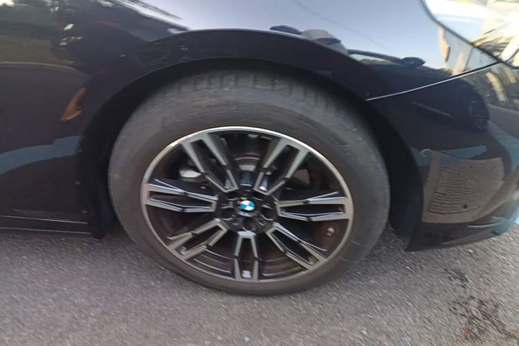 Used BMW 5 Series 2025 525Li M Sport Package Right Front Wheel Hub