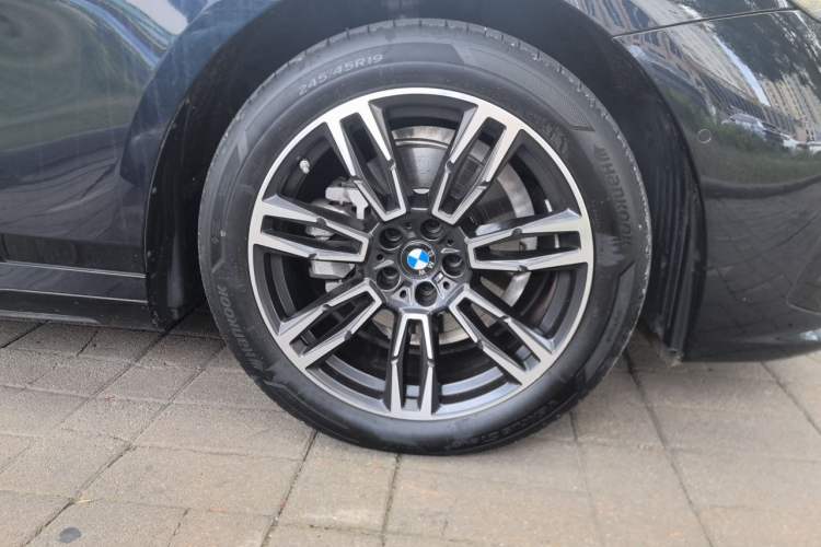 Used BMW 5 Series 2025 525Li M Sport Package Right Front Wheel Hub