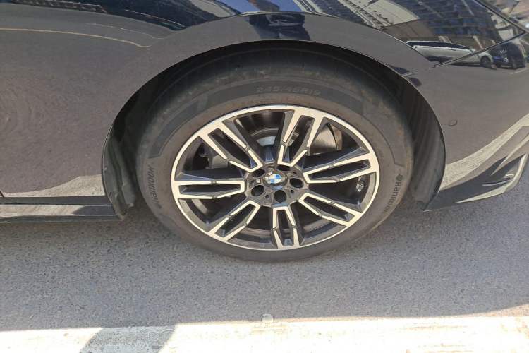 Used BMW 5 Series 2025 530Li Leading Model M Sport Package Right Front Wheel Hub