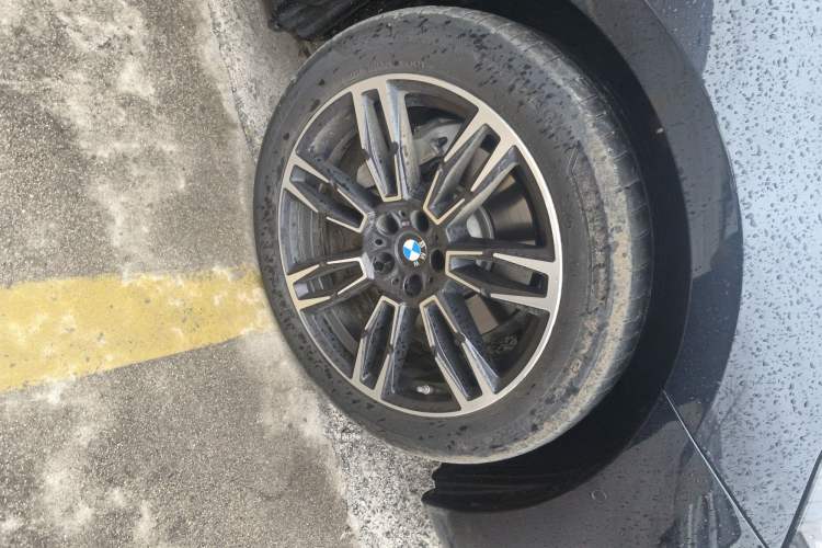 Used BMW 5 Series 2025 530Li Leading Model M Sport Package Right Front Wheel Hub