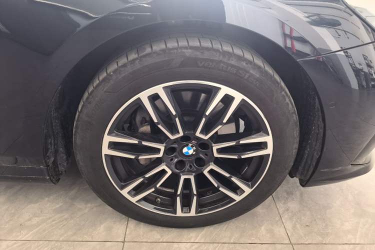 Used BMW 5 Series 2025 530Li Leading Model M Sport Package Right Front Wheel Hub
