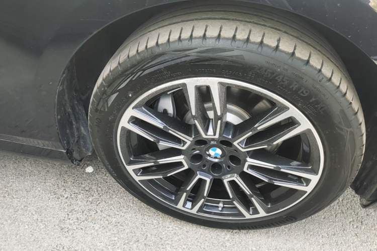 Used BMW 5 Series 2025 530Li Leading Model M Sport Package Right Front Wheel Hub