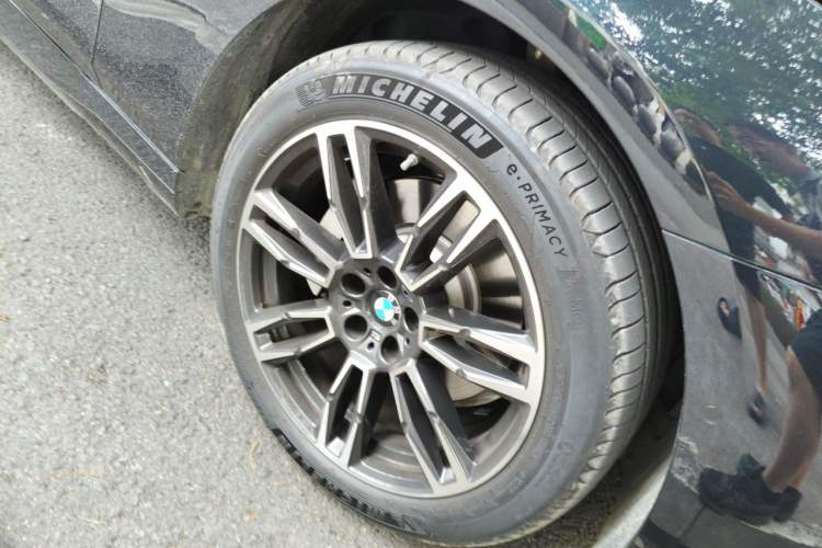 Used BMW 5 Series 2025 530Li Leading Model M Sport Package Right Front Wheel Hub