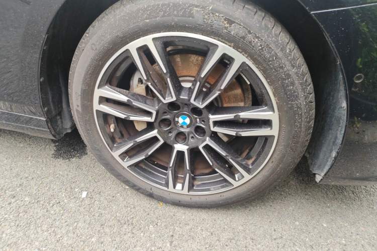 Used BMW 5 Series 2025 530Li Leading Model M Sport Package Right Front Wheel Hub