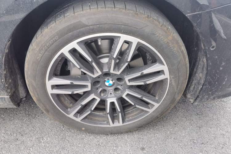 Used BMW 5 Series 2025 530Li Leading Model M Sport Package Right Front Wheel Hub