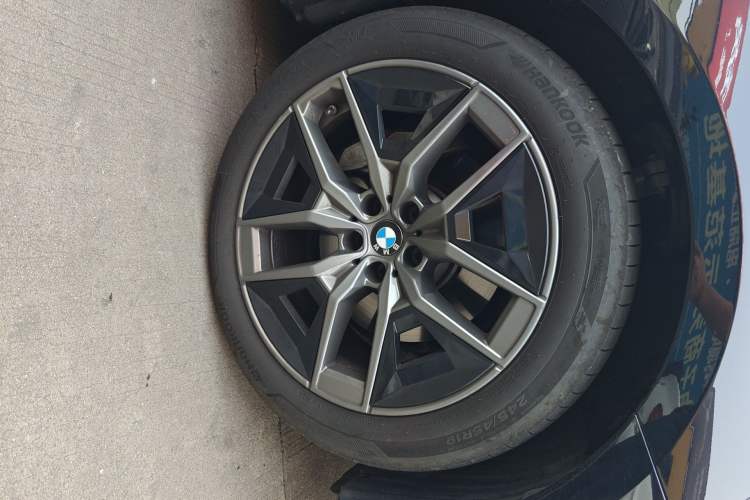 Used BMW 5 Series 2025 530Li Leading Edition Luxury Package Right Front Wheel Hub