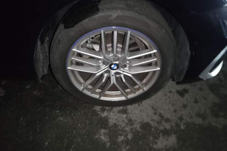 Used BMW 5 Series 2025 525Li Luxury Package Right Front Wheel Hub