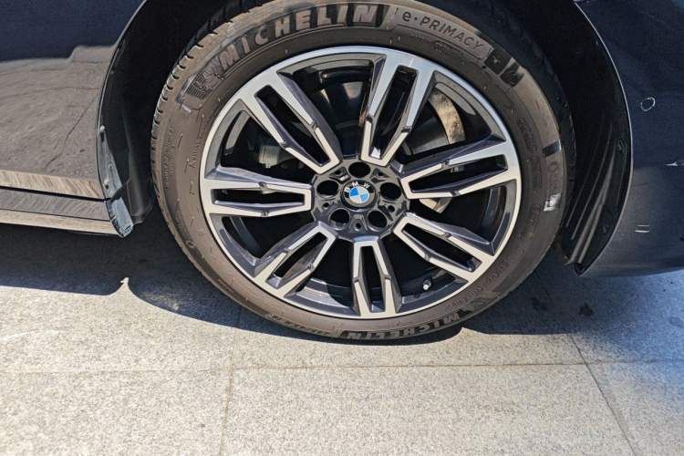 Used BMW 5 Series 2025 525Li M Sport Package Right Front Wheel Hub