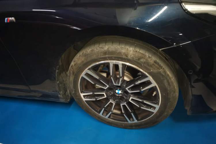 Used BMW 5 Series 2025 525Li M Sport Package Right Front Wheel Hub