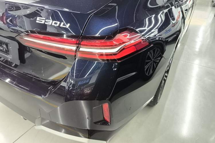 Used BMW 5 Series 2025 530Li Leading Model M Sport Package Right Rear Taillight