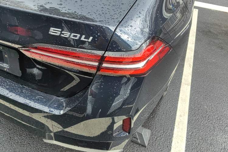 Used BMW 5 Series 2025 530Li Luxury Edition M Sport Package Right Rear Taillight