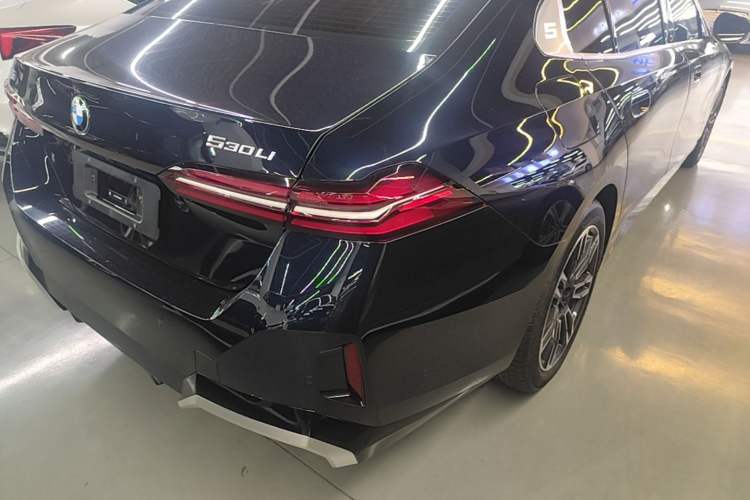 Used BMW 5 Series 2025 530Li Leading Model M Sport Package Right Rear Taillight