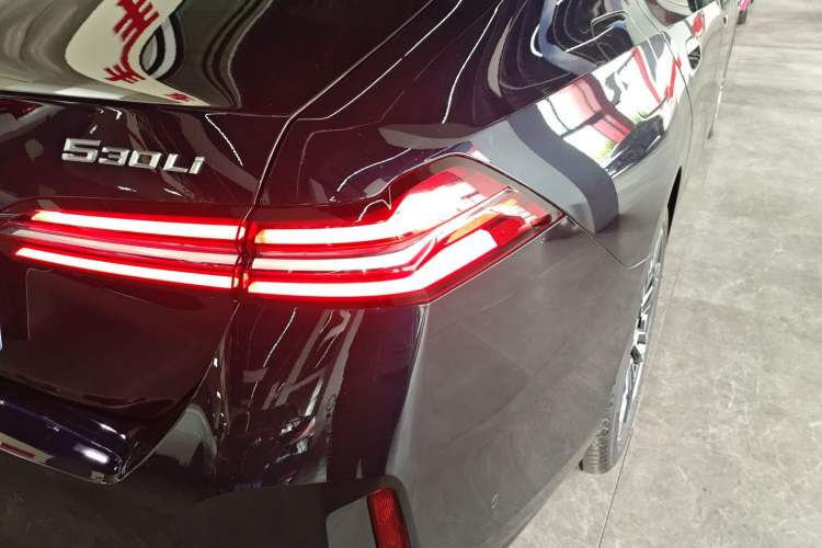 Used BMW 5 Series 2025 530Li Leading Model M Sport Package Right Rear Taillight