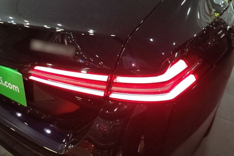 Used BMW 5 Series 2025 530Li Luxury Edition M Sport Package Right Rear Taillight