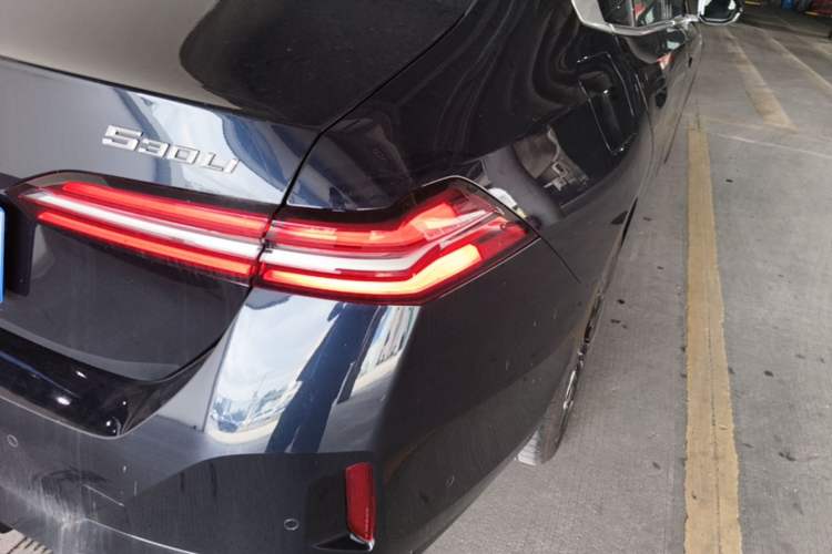 Used BMW 5 Series 2025 530Li Luxury Edition M Sport Package Right Rear Taillight