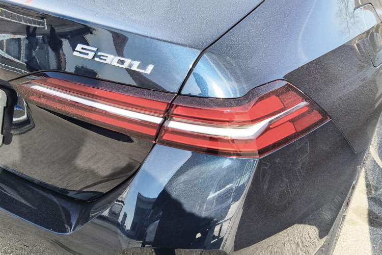 Used BMW 5 Series 2025 530Li Luxury Edition M Sport Package Right Rear Taillight