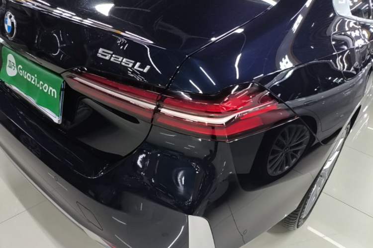 Used BMW 5 Series 2025 525Li Luxury Package Right Rear Taillight