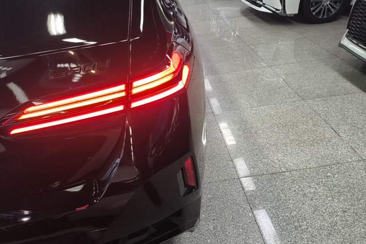 Used BMW 5 Series 2025 530Li Leading Model M Sport Package Right Rear Taillight