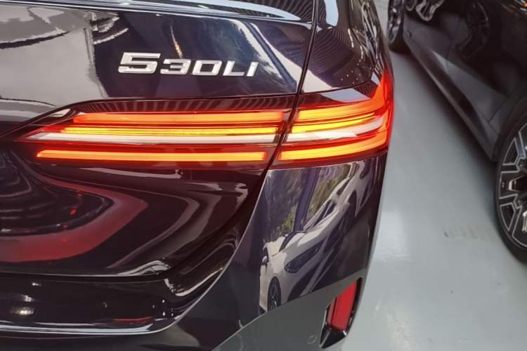 Used BMW 5 Series 2025 530Li Leading Model M Sport Package Right Rear Taillight