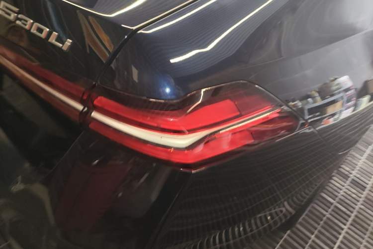 Used BMW 5 Series 2025 530Li Luxury Edition M Sport Package Right Rear Taillight