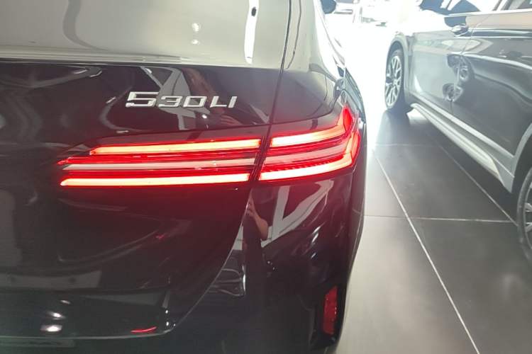 Used BMW 5 Series 2025 530Li Leading Model M Sport Package Right Rear Taillight