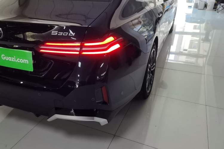 Used BMW 5 Series 2025 530Li Leading Model M Sport Package Right Rear Taillight