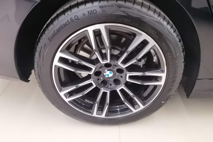 Used BMW 5 Series 2025 530Li Leading Model M Sport Package Right Rear Wheel Hub
