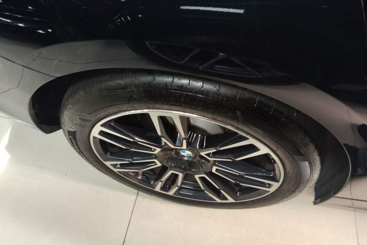 Used BMW 5 Series 2025 530Li Leading Model M Sport Package Right Rear Wheel Hub