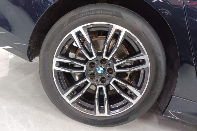 Used BMW 5 Series 2025 530Li Leading Model M Sport Package Right Rear Wheel Hub